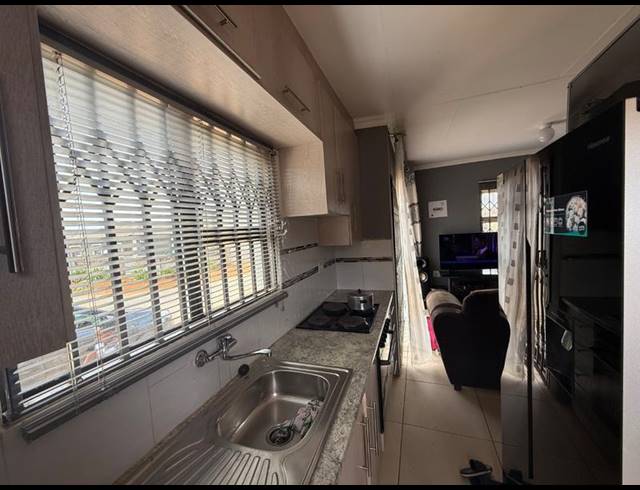 2 BEDROOM HOUSE FOR SALE IN VANDERBIJLPARK CE7